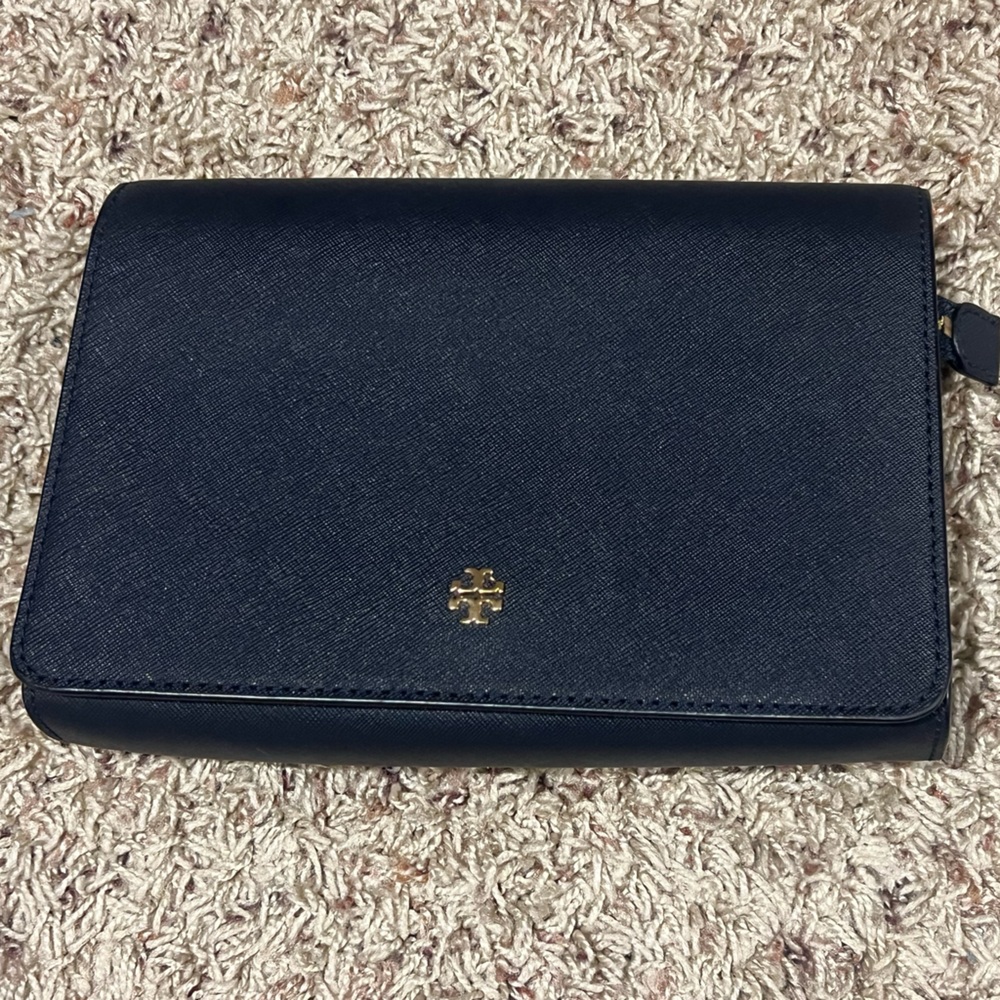 Tory Burch Emerson Combo
Cross-Body with Gold Logo